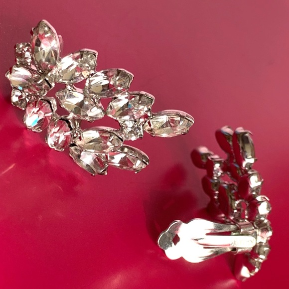 Vintage Kramer New York White Rhinestone Silver Tone Clip Earrings - Picture 7 of 12